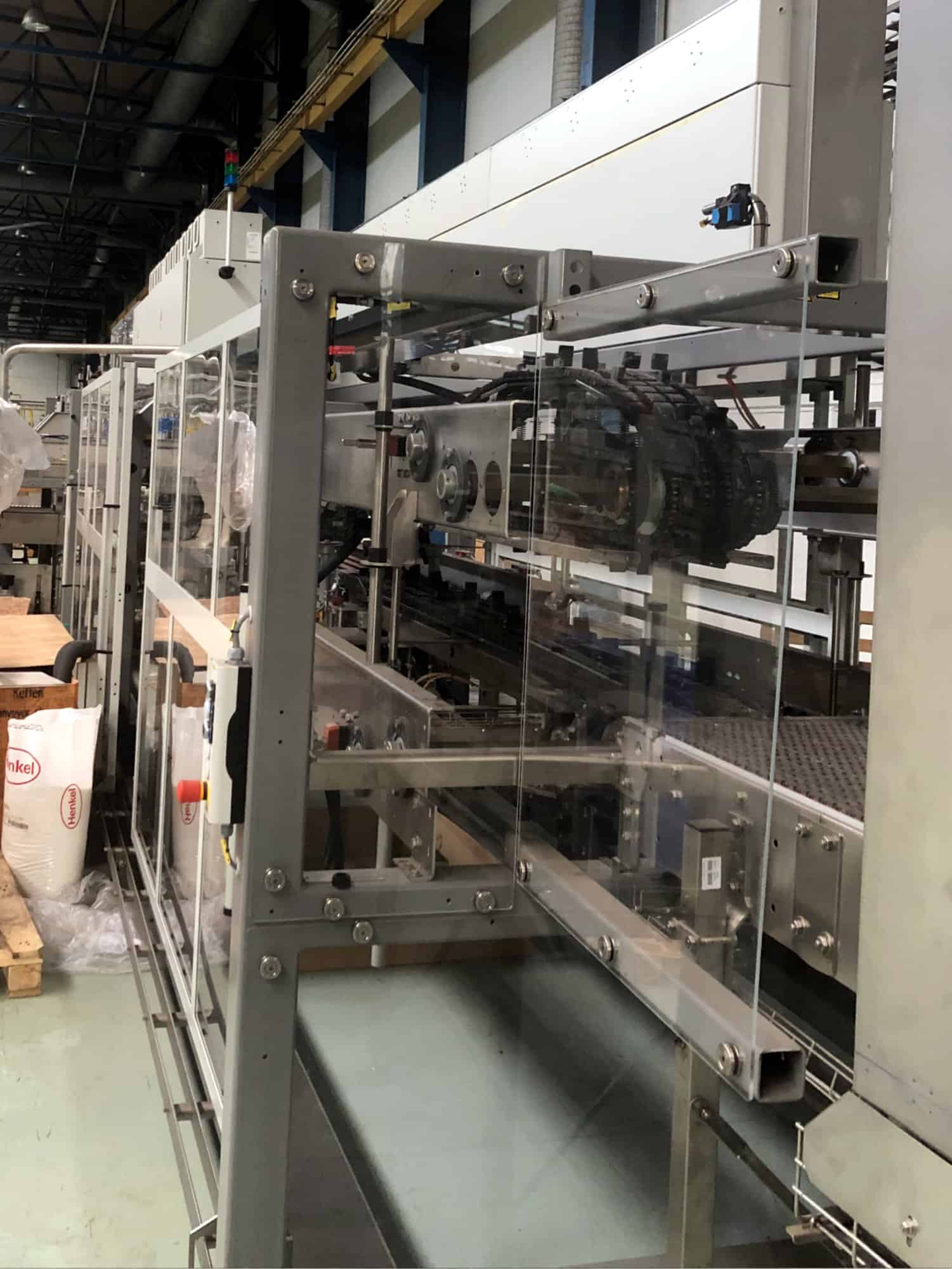 Side view of Krones Einweg Glaslinie 