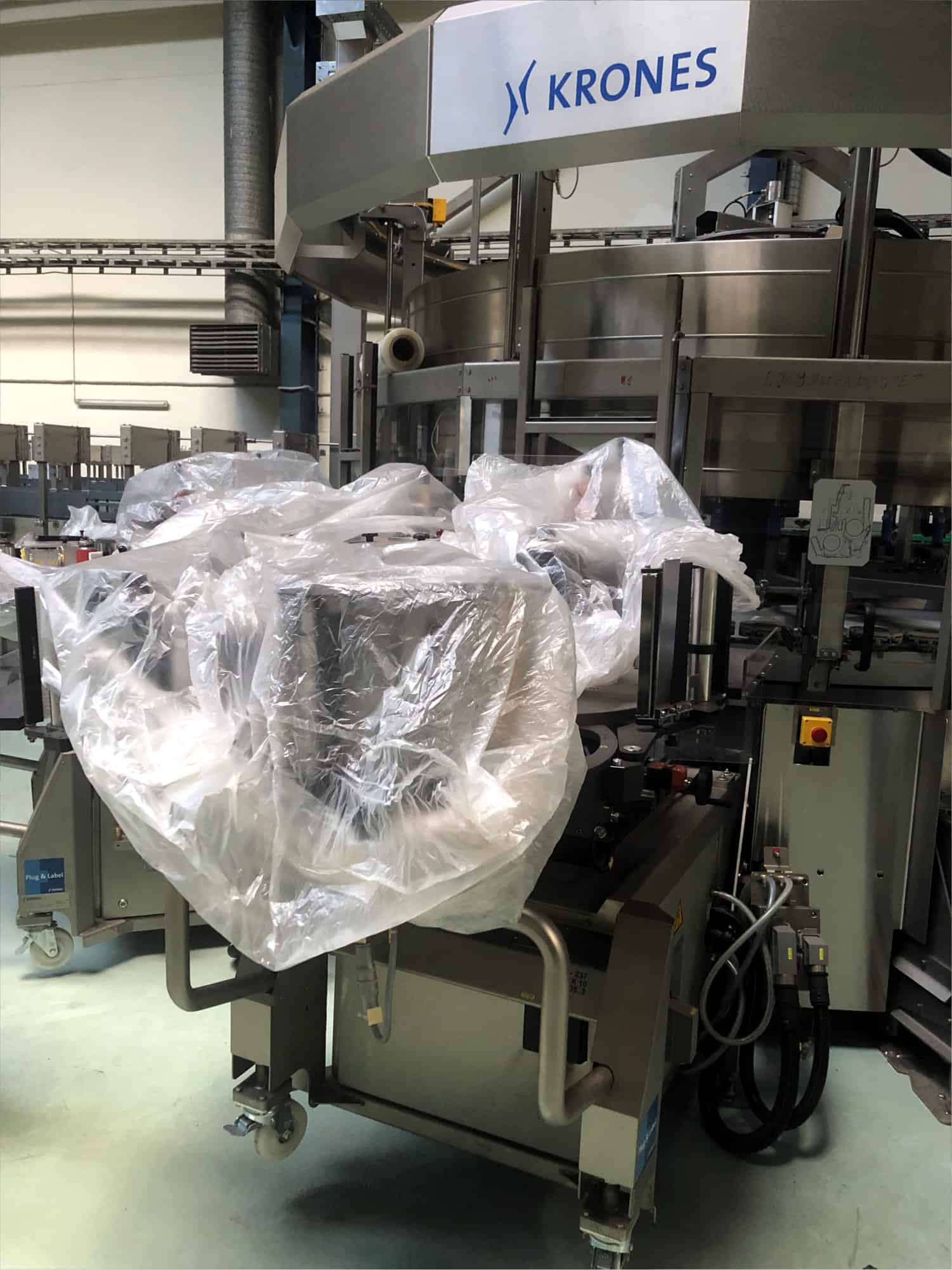 Side view of Krones Einweg Glaslinie 