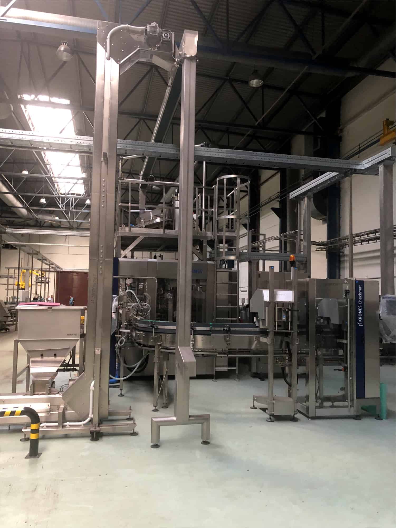 Left view of Krones Einweg Glaslinie 