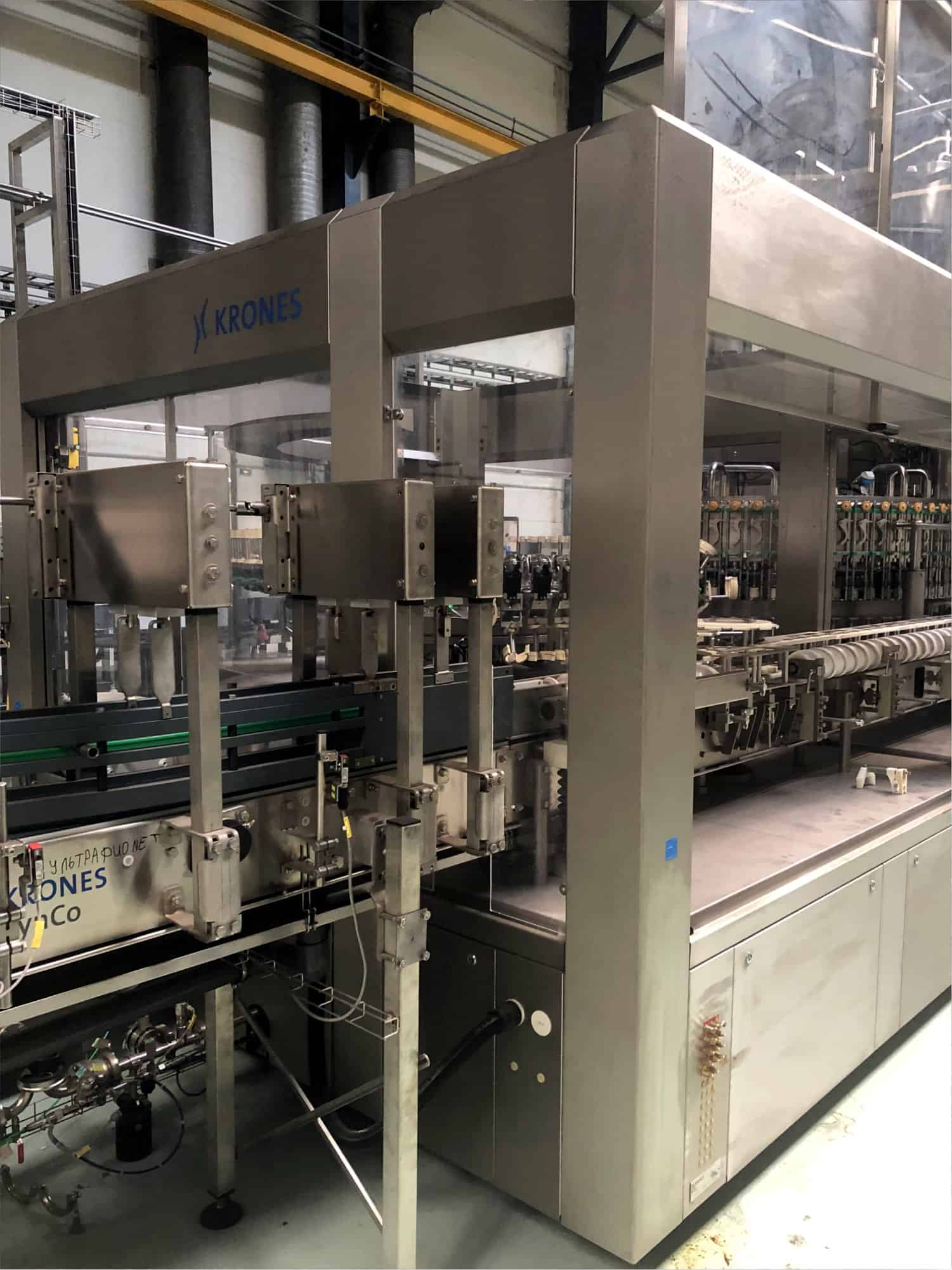 Side view of Krones Einweg Glaslinie 