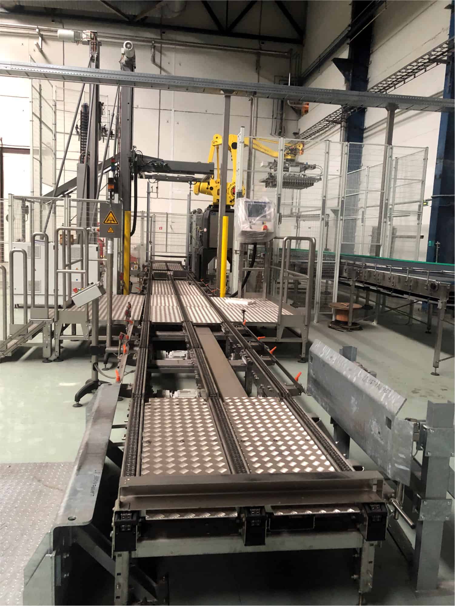 Side view of Krones Einweg Glaslinie 