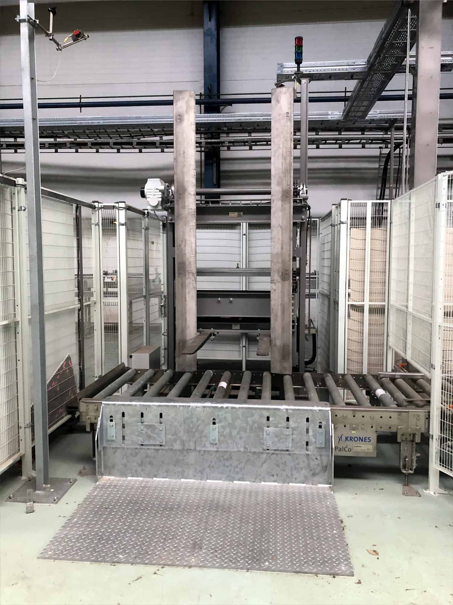 Side view of Krones Einweg Glaslinie 