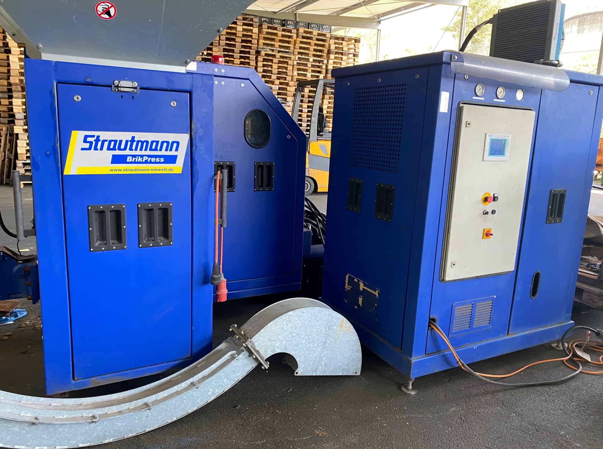 Left view of Strautmann BrikPress 080 SP ES 