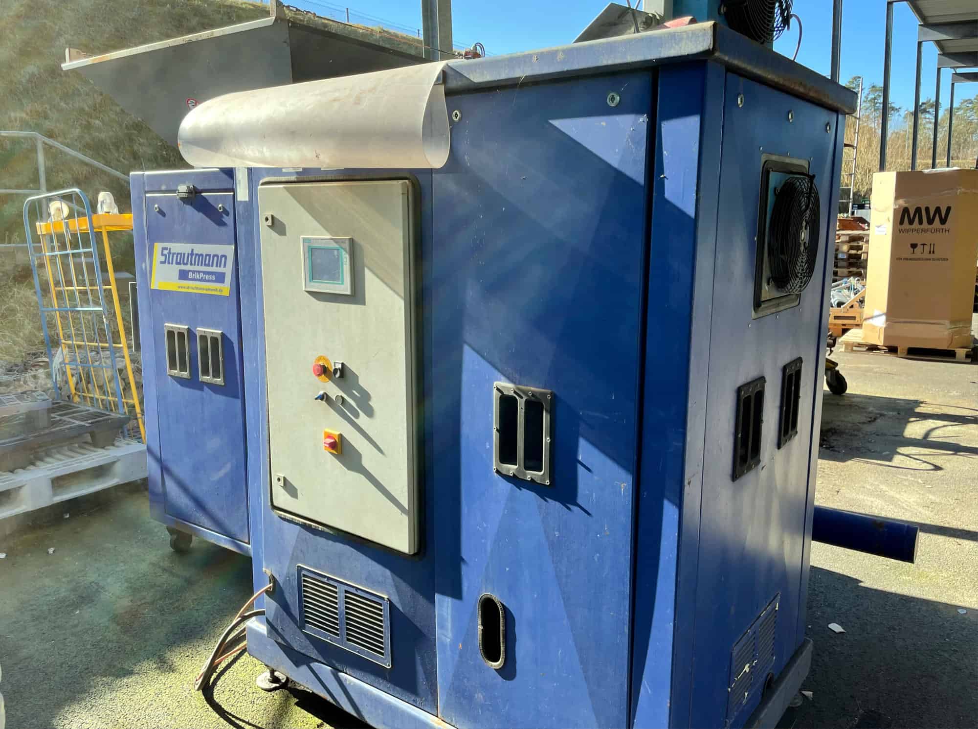 Right view of Strautmann BrikPress 080 SP ES 